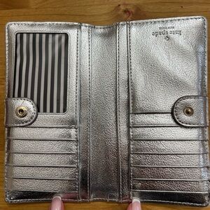 Kate Spade Silver Wallet with minor wear Laurel Way Stacy wallet